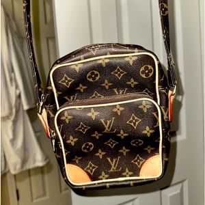 Faux Louis Vuitton cross body purse